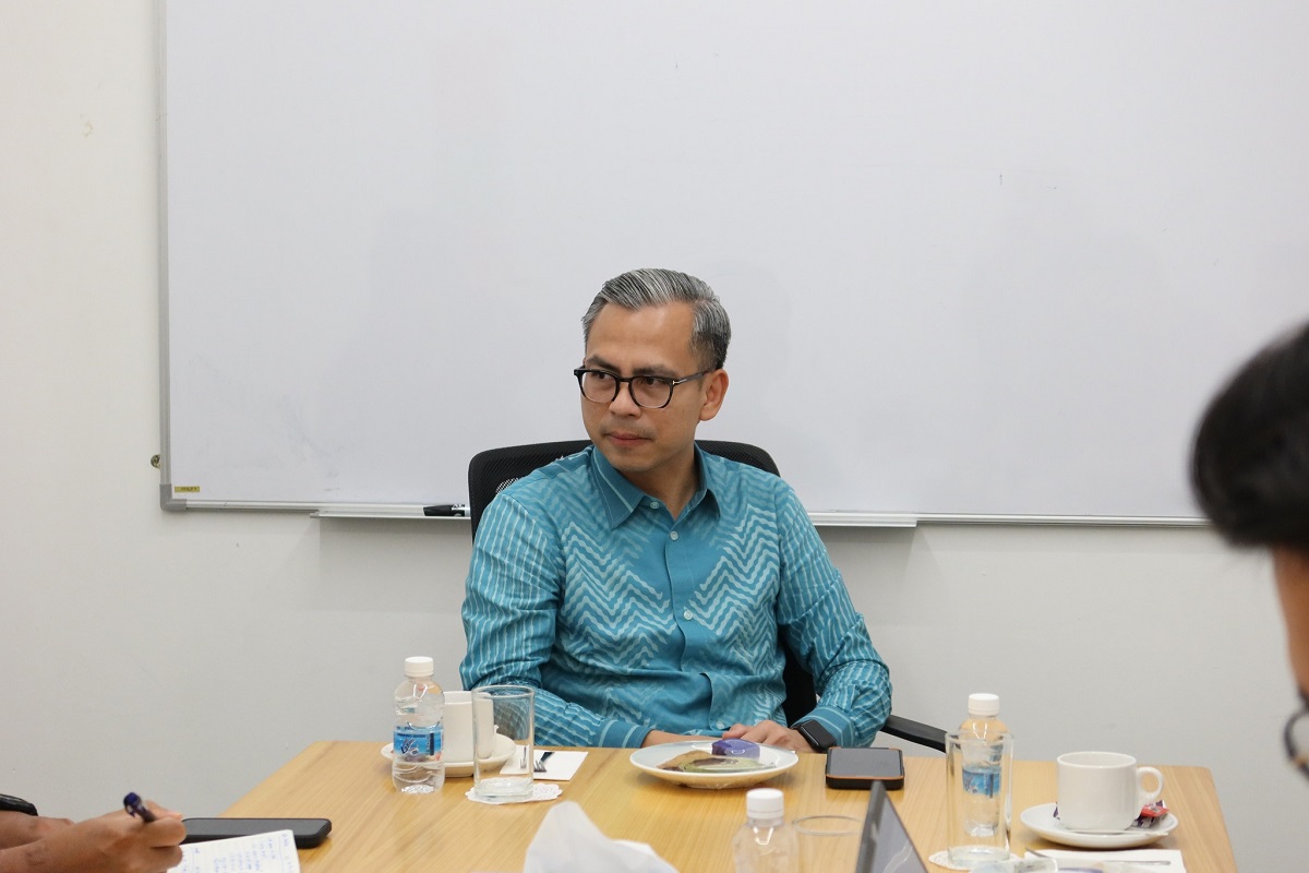 Govt open to working with all parties, says Fahmi amid claims 10 more MPs to back Anwar